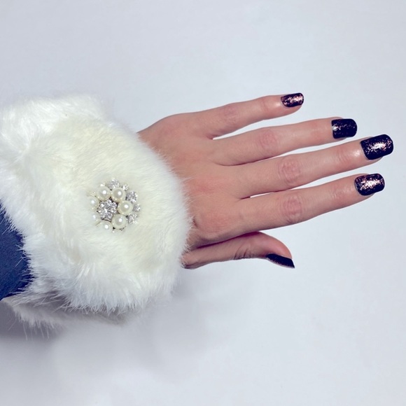 NWT Neiman Marcus D. Stevens Faux Mink Fur Wine Stole Pearl Crystal Button, 7"H - Picture 3 of 6